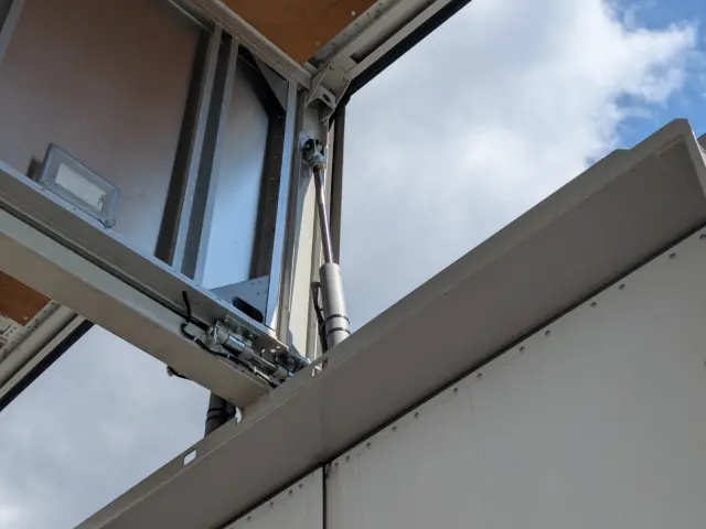 いすゞ ギガ 2PG-CYJ77C(8x4)の写真38