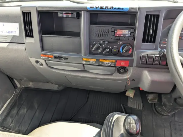 いすゞ エルフ TPG-NKR85R(2WD)の写真26