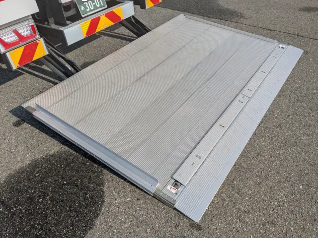 いすゞ フォワード 2RG-FRR90T4(2WD)の写真10