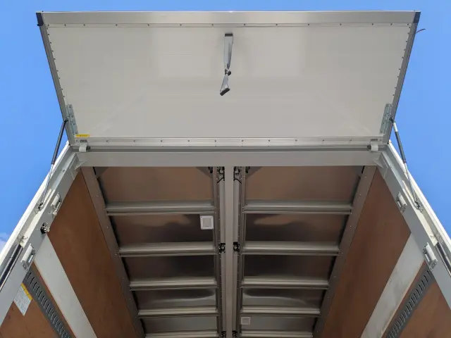 いすゞ フォワード 2RG-FRR90T4(2WD)の写真11