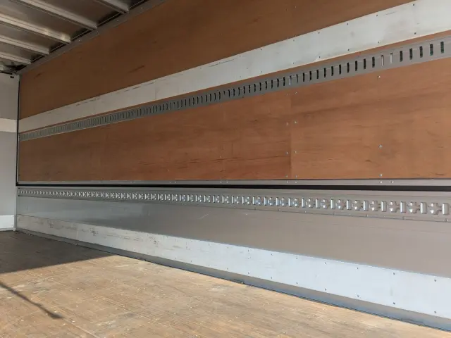 いすゞ フォワード 2RG-FRR90T4(2WD)の写真14