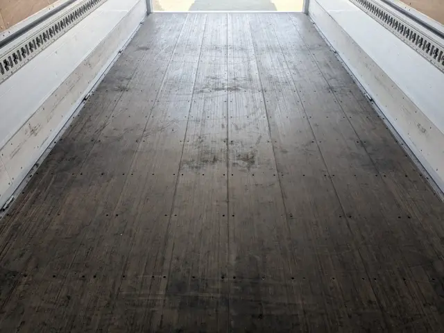 いすゞ フォワード 2RG-FRR90T4(2WD)の写真21