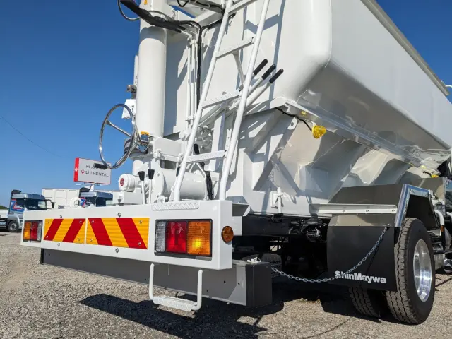 三菱 ファイター 2KG-FK62F(2WD)の写真7