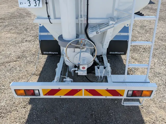 三菱 ファイター 2KG-FK62F(2WD)の写真9