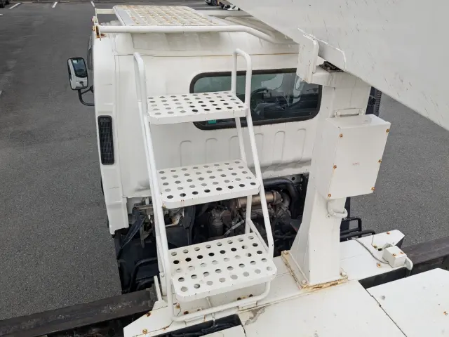 いすゞ エルフ PDG-NPR75N(2WD)の写真25