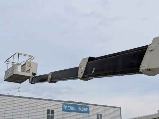 いすゞ エルフ PDG-NPR75N(2WD)の写真29