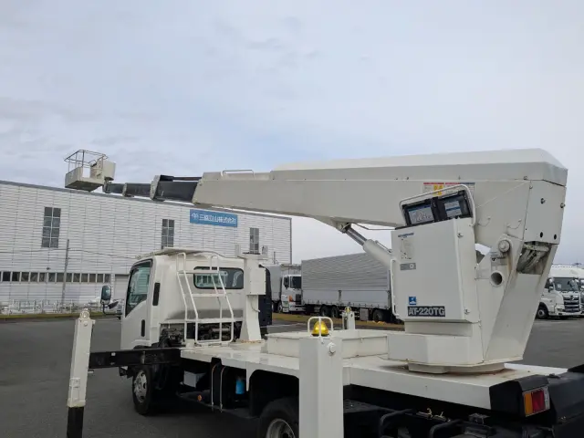 いすゞ エルフ PDG-NPR75N(2WD)の写真30