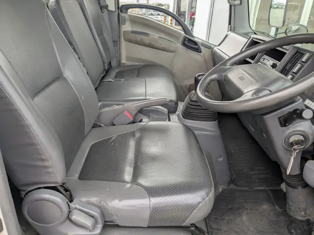 いすゞ エルフ PDG-NPR75N(2WD)の写真35