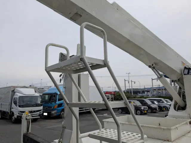 いすゞ エルフ PDG-NPR75N(2WD)の写真37