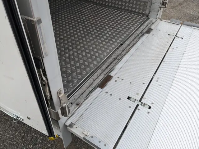 三菱 キャンター 2RG-FEB80(2WD)の写真12