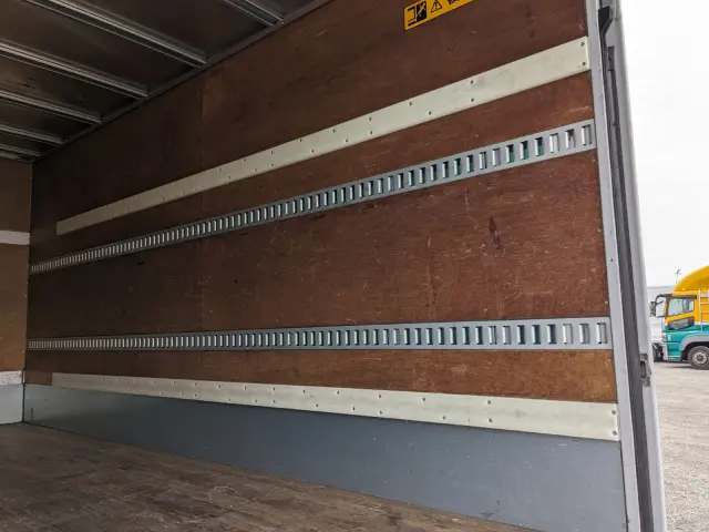 いすゞ エルフ TKG-NMR85AN(2WD)の写真23