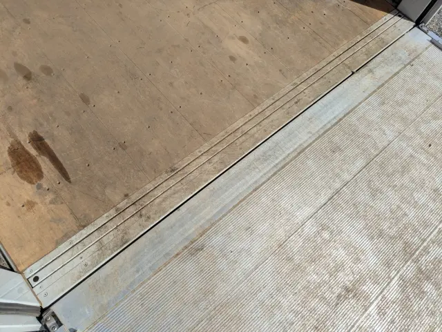 いすゞ フォワード 2RG-FRR90T4(2WD)の写真15