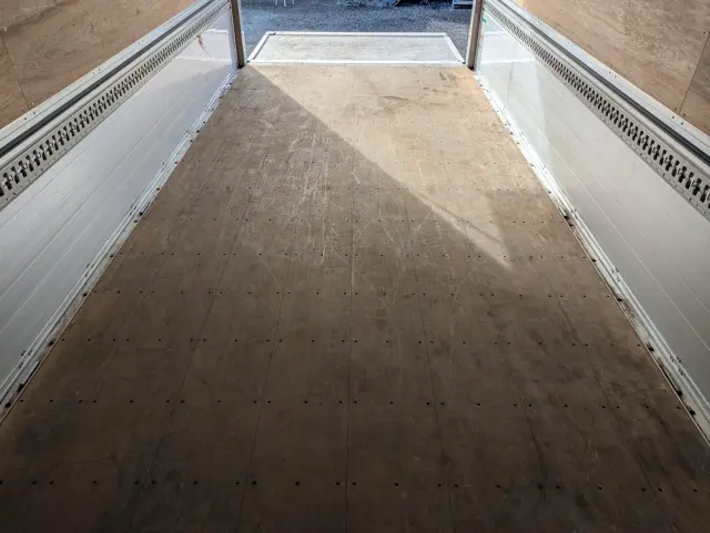 いすゞ フォワード 2RG-FRR90T4(2WD)の写真18