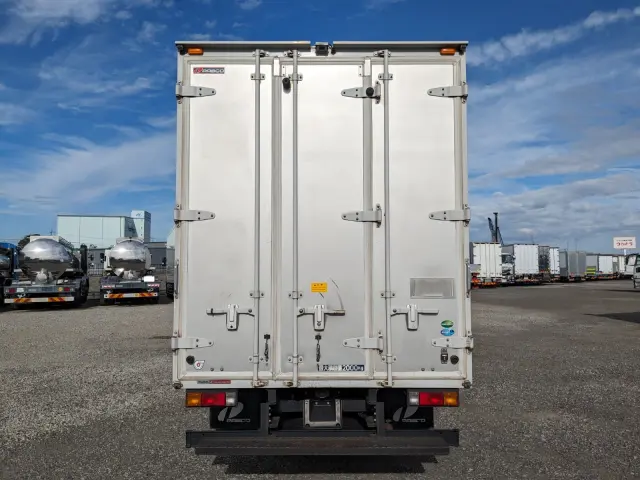 三菱 キャンター 2PG-FEAV0(2WD)の写真6