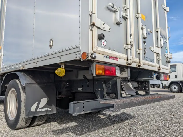 三菱 キャンター 2PG-FEAV0(2WD)の写真8