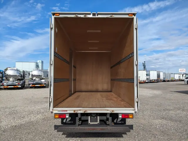 三菱 キャンター 2PG-FEAV0(2WD)の写真9