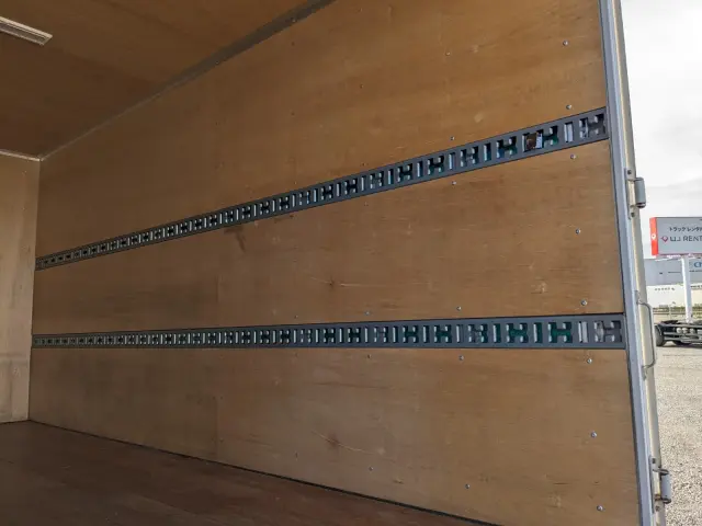 三菱 キャンター 2PG-FEAV0(2WD)の写真18