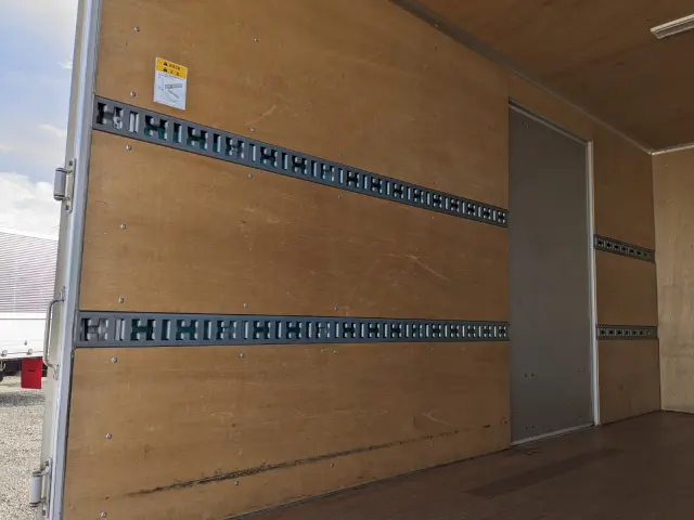 三菱 キャンター 2PG-FEAV0(2WD)の写真19