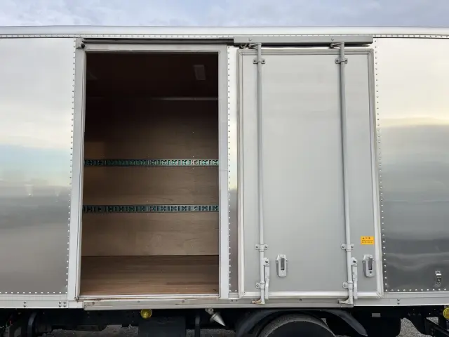 三菱 キャンター 2PG-FEAV0(2WD)の写真26