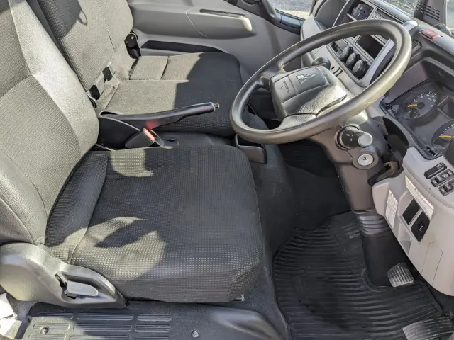 三菱 キャンター 2PG-FEAV0(2WD)の写真32