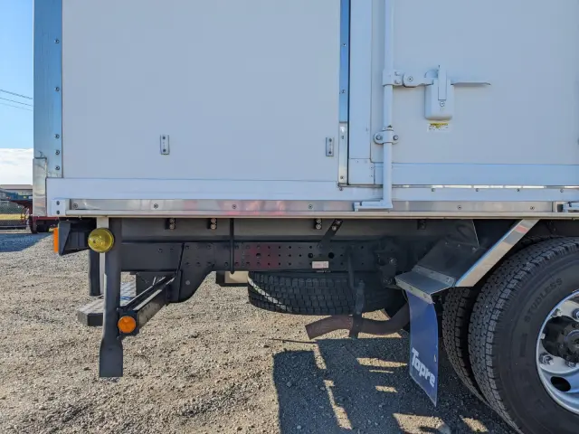 三菱 キャンター 2PG-FEB80(2WD)の写真27