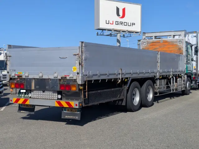 いすゞ ギガ QKG-CYL77B(6x2)の写真5