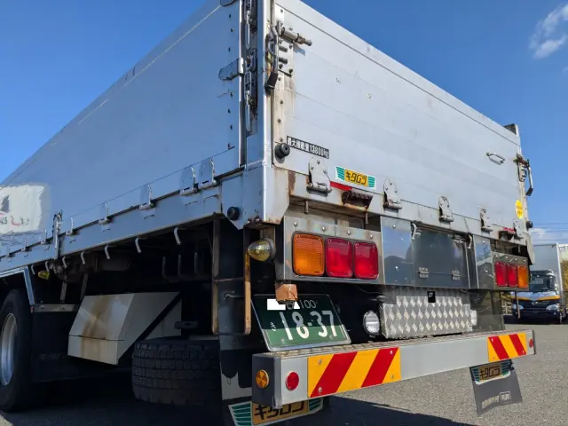 いすゞ ギガ QKG-CYL77B(6x2)の写真6