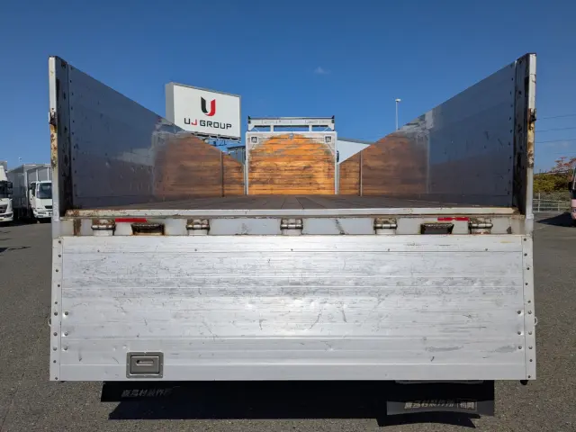 いすゞ ギガ QKG-CYL77B(6x2)の写真9