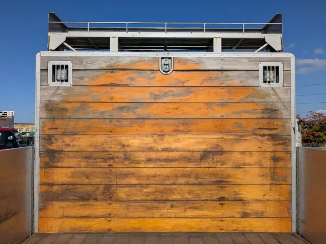 いすゞ ギガ QKG-CYL77B(6x2)の写真15