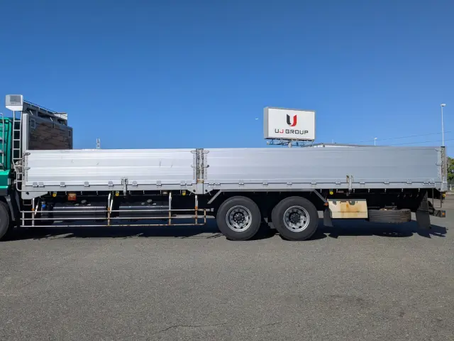 いすゞ ギガ QKG-CYL77B(6x2)の写真18