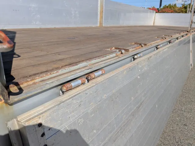 いすゞ ギガ QKG-CYL77B(6x2)の写真20