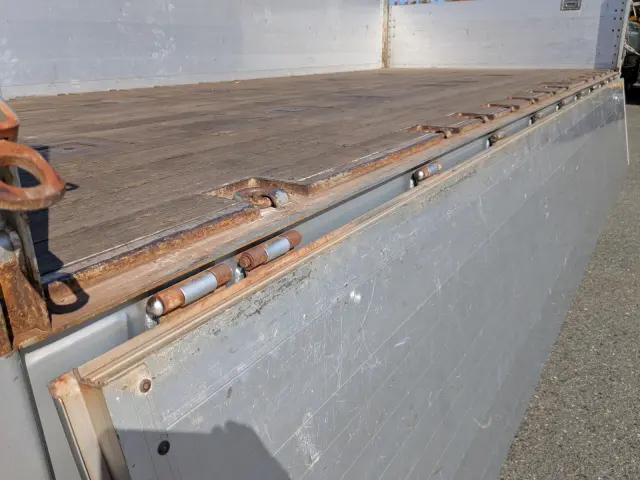 いすゞ ギガ QKG-CYL77B(6x2)の写真21