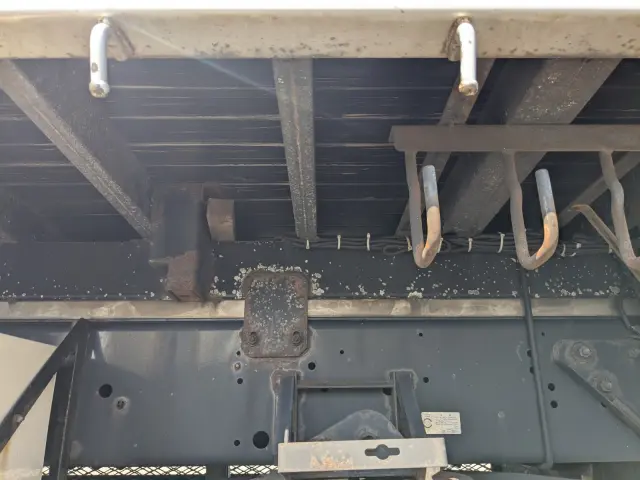 いすゞ ギガ QKG-CYL77B(6x2)の写真23