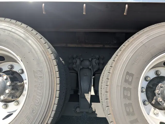 いすゞ ギガ QKG-CYL77B(6x2)の写真24