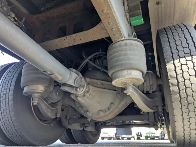 いすゞ ギガ QKG-CYL77B(6x2)の写真25