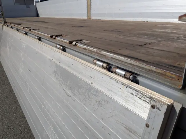 いすゞ ギガ QKG-CYL77B(6x2)の写真29