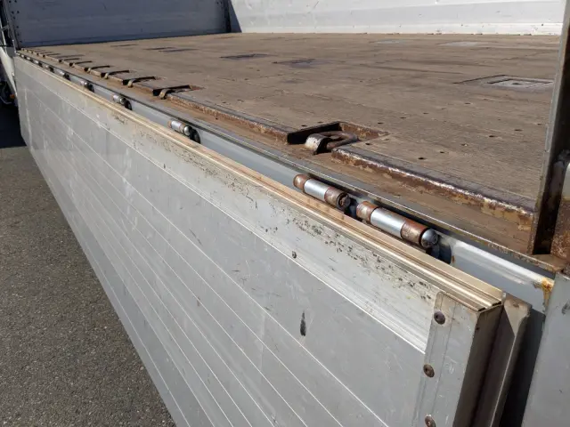 いすゞ ギガ QKG-CYL77B(6x2)の写真30