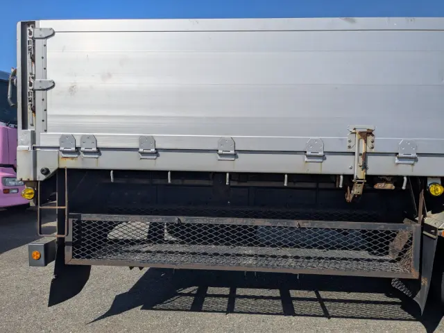 いすゞ ギガ QKG-CYL77B(6x2)の写真31