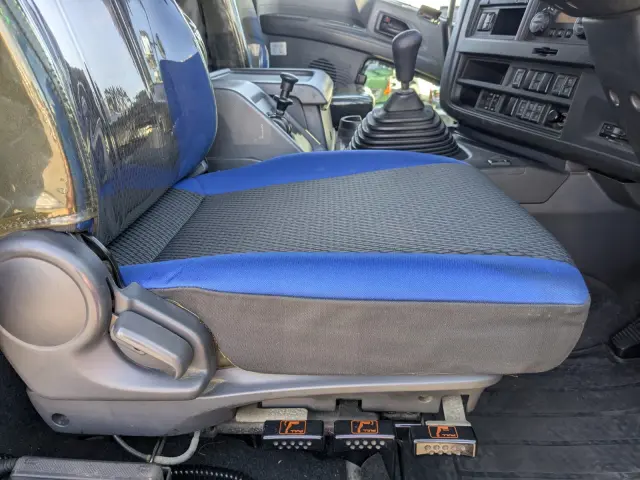 いすゞ ギガ QKG-CYL77B(6x2)の写真35