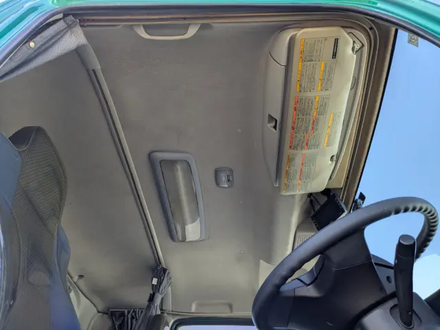 いすゞ ギガ QKG-CYL77B(6x2)の写真36