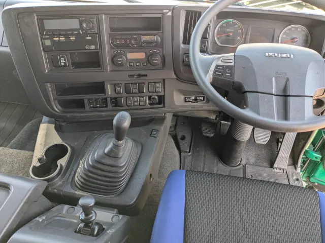 いすゞ ギガ QKG-CYL77B(6x2)の写真38