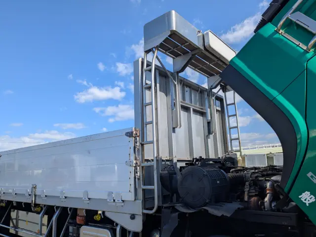 いすゞ ギガ QKG-CYL77B(6x2)の写真45