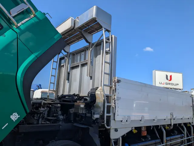 いすゞ ギガ QKG-CYL77B(6x2)の写真46