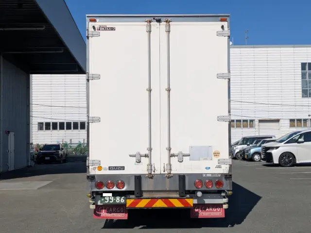 いすゞ ギガ LKG-CYJ77A(8x4)の写真8