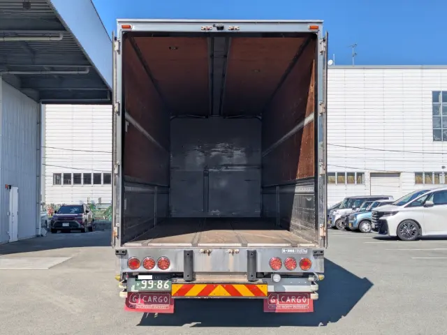 いすゞ ギガ LKG-CYJ77A(8x4)の写真9