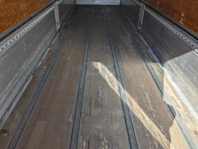 いすゞ ギガ LKG-CYJ77A(8x4)の写真12