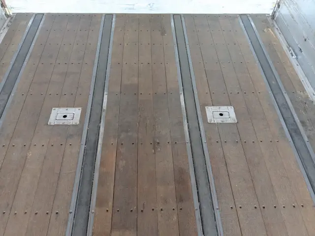 いすゞ ギガ LKG-CYJ77A(8x4)の写真16