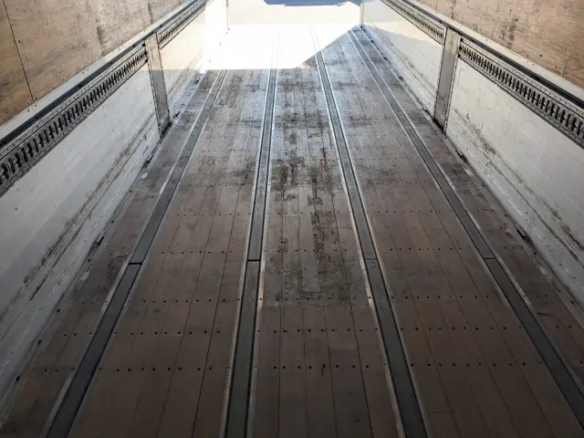 いすゞ ギガ LKG-CYJ77A(8x4)の写真17