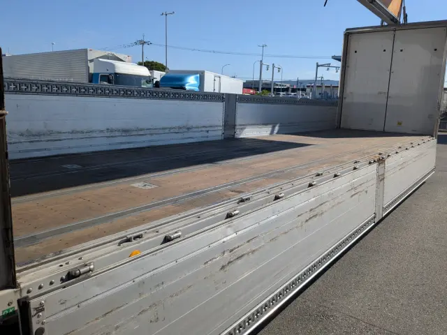 いすゞ ギガ LKG-CYJ77A(8x4)の写真22