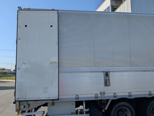 いすゞ ギガ LKG-CYJ77A(8x4)の写真27